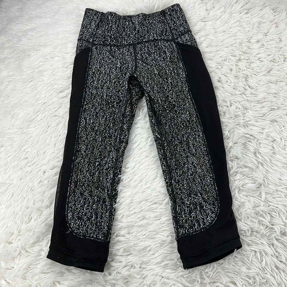 Lululemon Fit Physique Crop (19") Luon Suited Jacquard Black White / Black